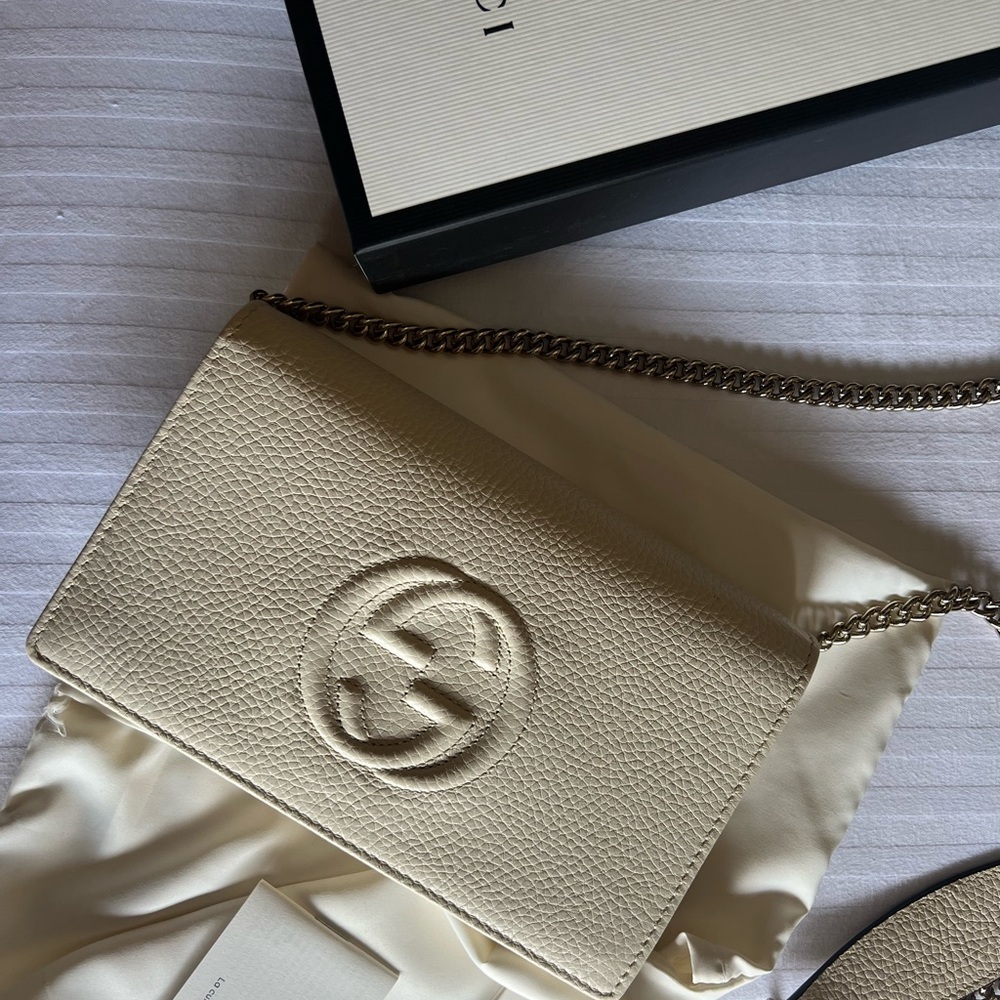 Gucci Cream Soho Logo Wallet on Chain crossbody bag